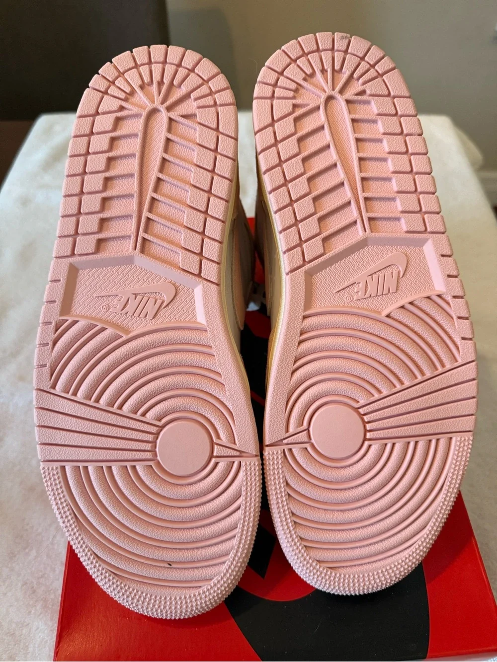 Nike Air Jordan 1 High Pink and White Suede/Leather Retro OG size 9.5 New NWT